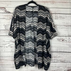 Womens Torrid Black Gray Chevron Stripe Short Sleeve Open Kimono Cardigan 3X